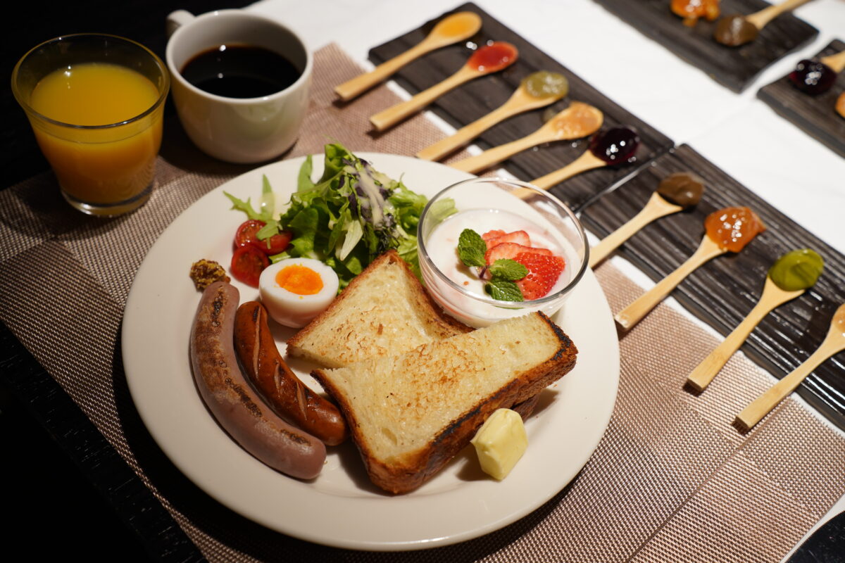 Chic Western breakfast at Kyomachiya