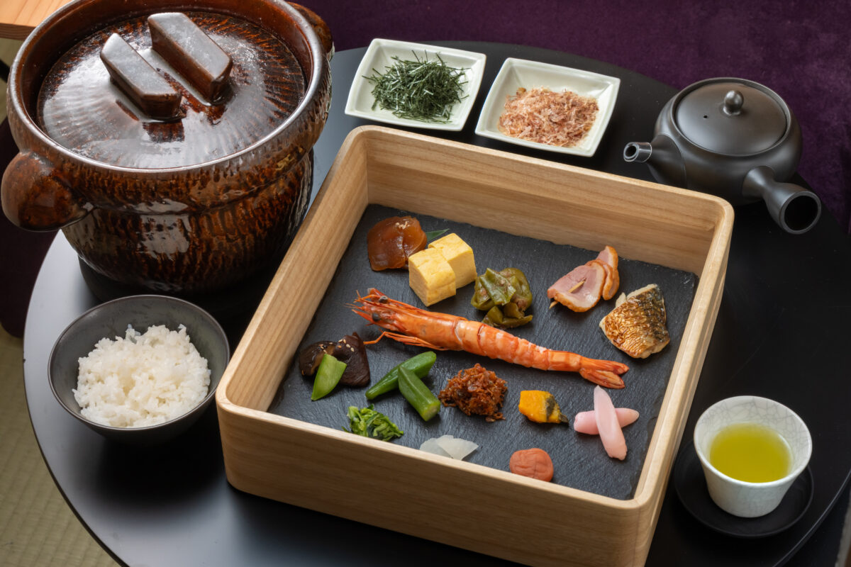 季節の味を楽しめる、だし茶漬けのご朝食